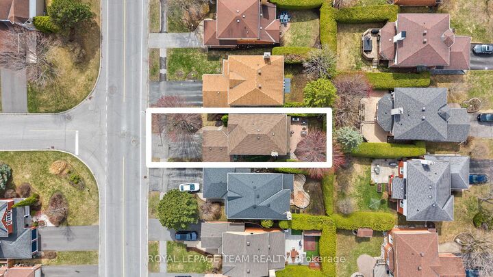 Property Photo: 195 Walden Drive ON K2K 2K7