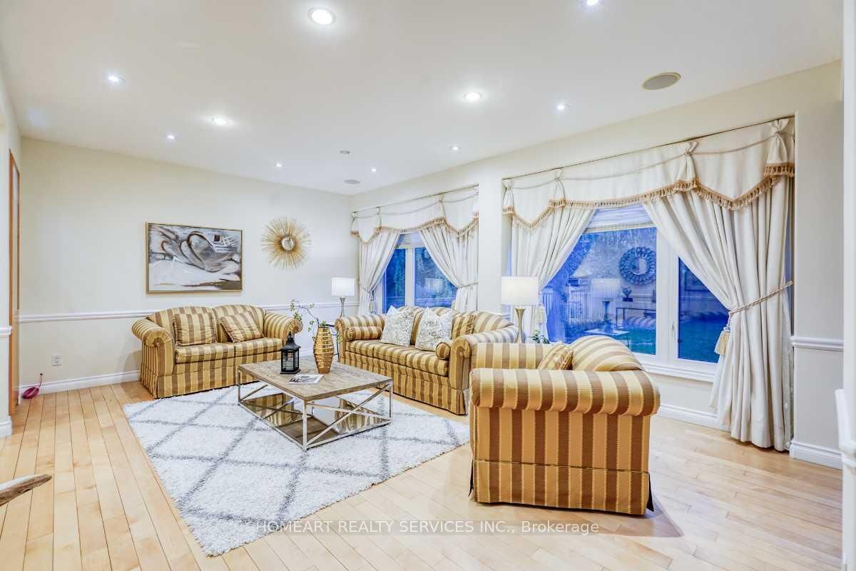 Property Photo: 69 Ava Crescent ON L4B 2X5