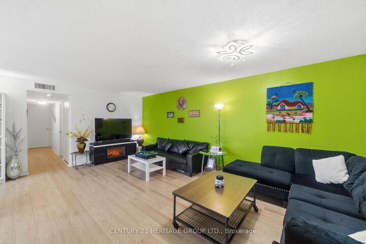 Property Photo: 2323 Confederation Parkway 1408 ON L5B 1R6