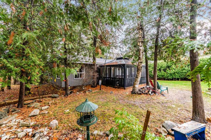 Property Photo: 33 Gloucester Grove ON L0K 1R0