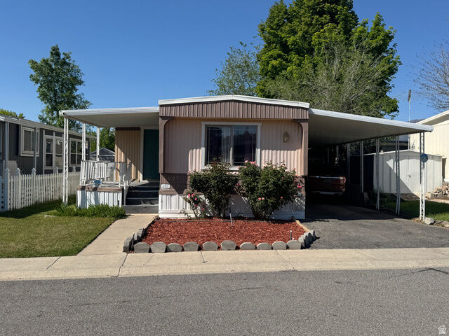 Property Photo: 257 E Guenevere St N 211 UT 84054