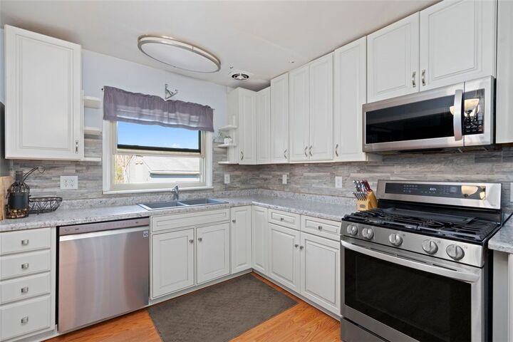 Property Photo:  1355 Wakefield Dr  PA 16148 