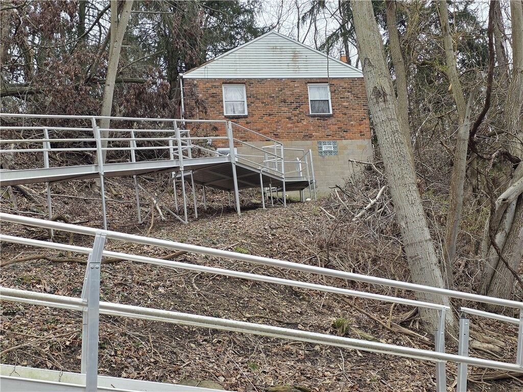 Property Photo:  809 Hillgrove  PA 15216 