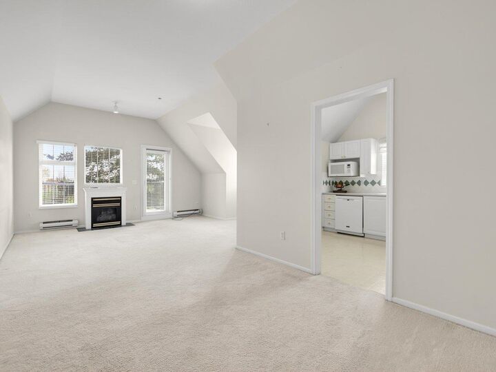 Property Photo: 5556 14 Avenue 406 BC V4M 4E7