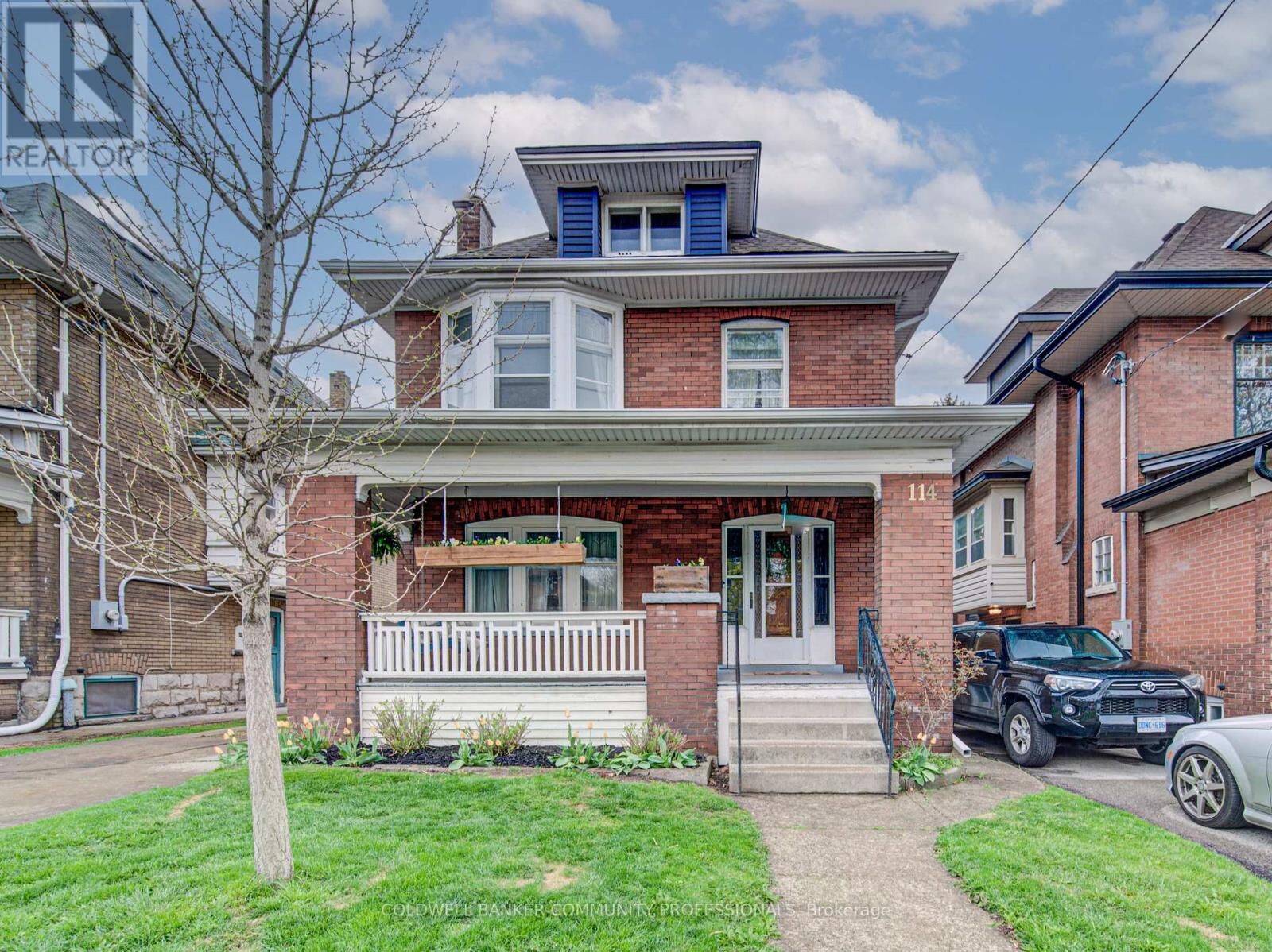 Property Photo:  114 Prospect Street South  ON L8M 2Z2 