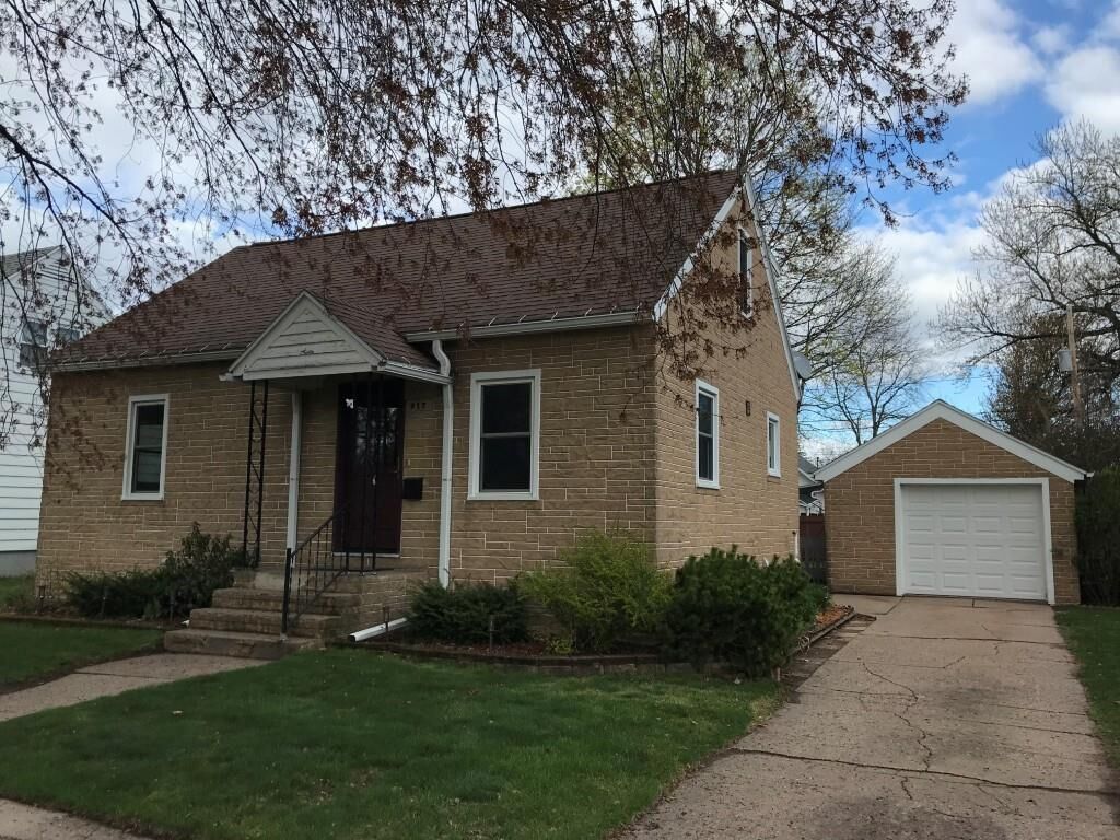 Property Photo:  917 N 8th Avenue  WI 54401 