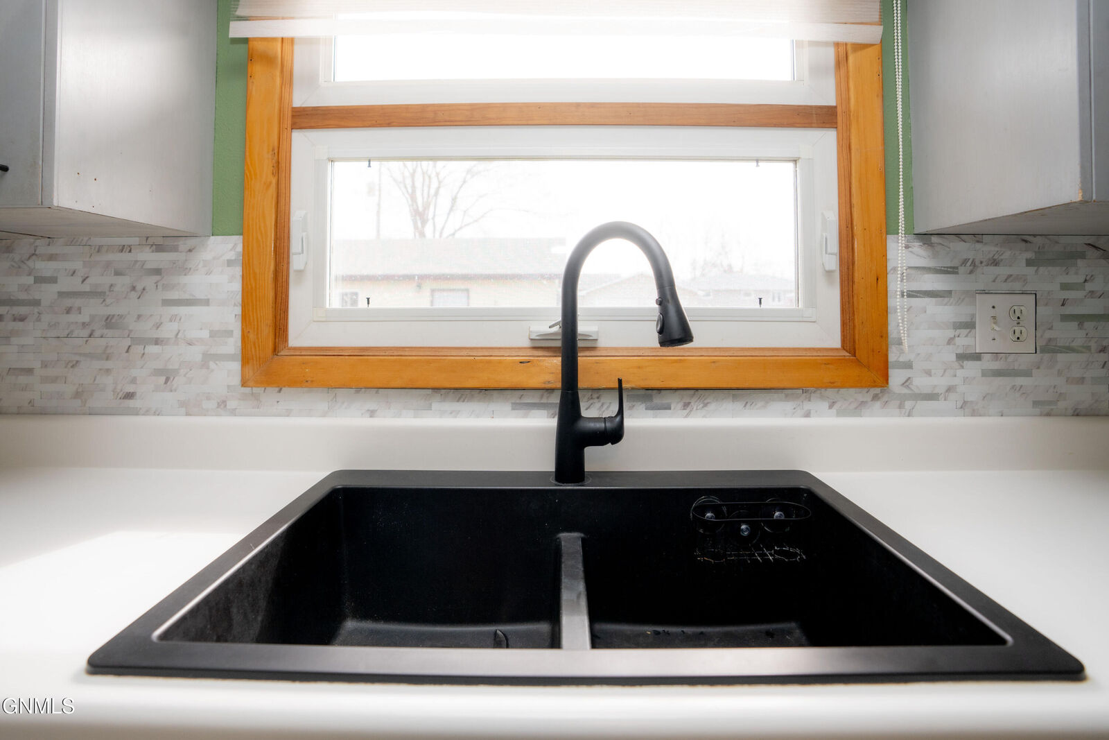 Property Photo:  1618 4th Avenue NE  ND 58401 