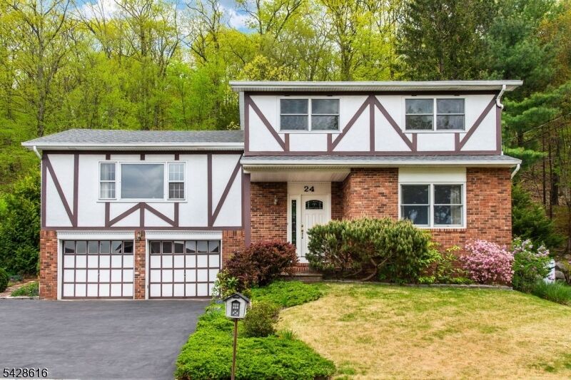 Property Photo:  24 Molinari Dr  NJ 07465 