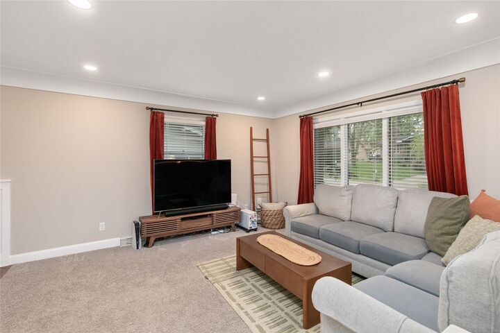 Property Photo:  2801 64th Street  IA 50322 