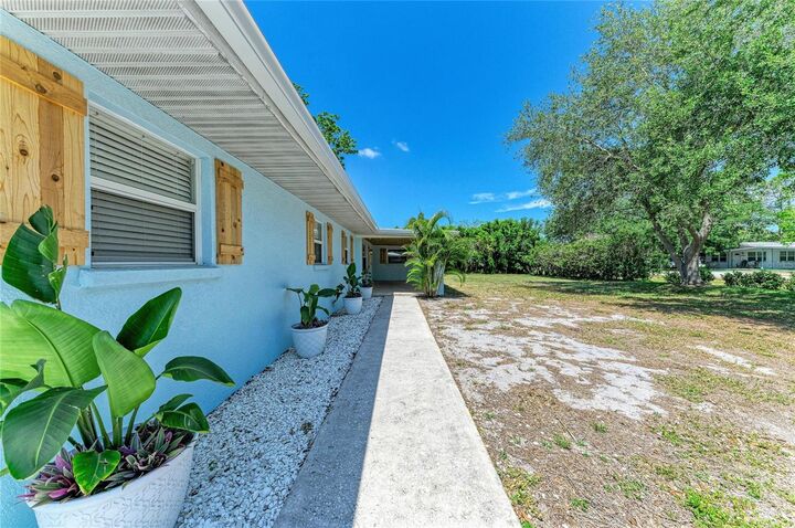 Property Photo:  2401 10th Street W  FL 34221 