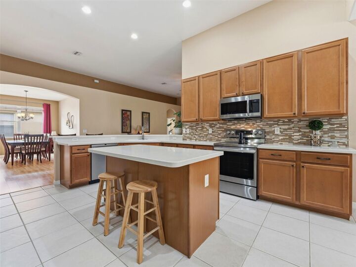 Property Photo:  2236 Pantucket Drive  FL 33543 