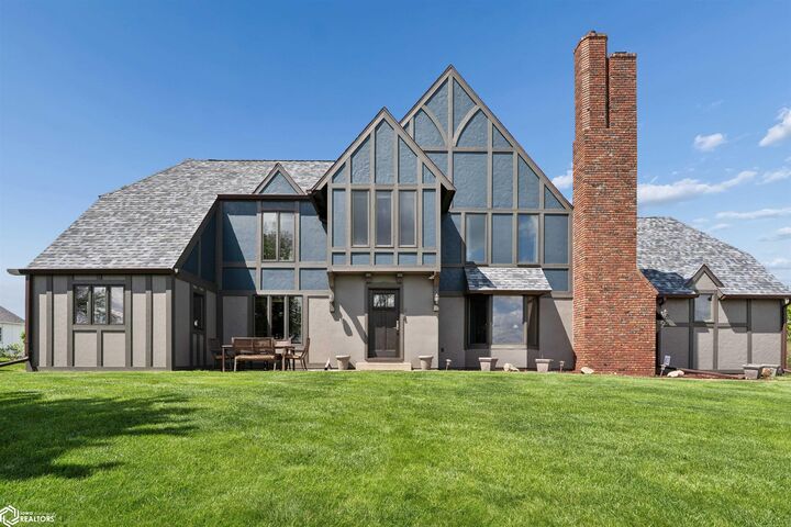 Property Photo:  1405 Fairway Drive  IA 50158 