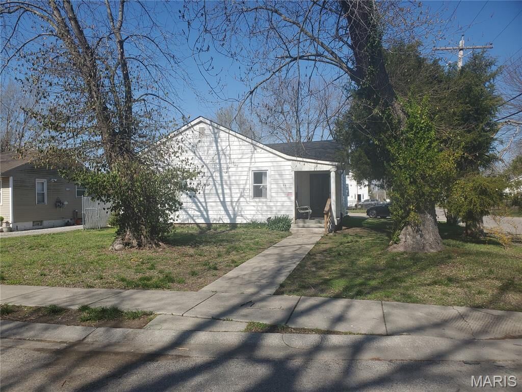 Property Photo:  861 Pershing Street  IL 62203 