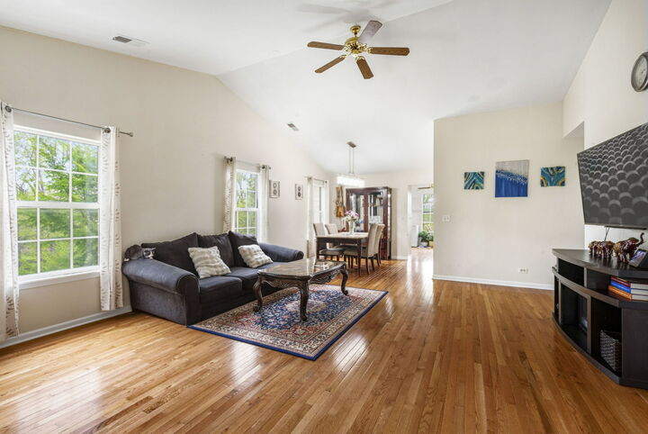 Property Photo:  63 Tyler Court B  IL 60107 