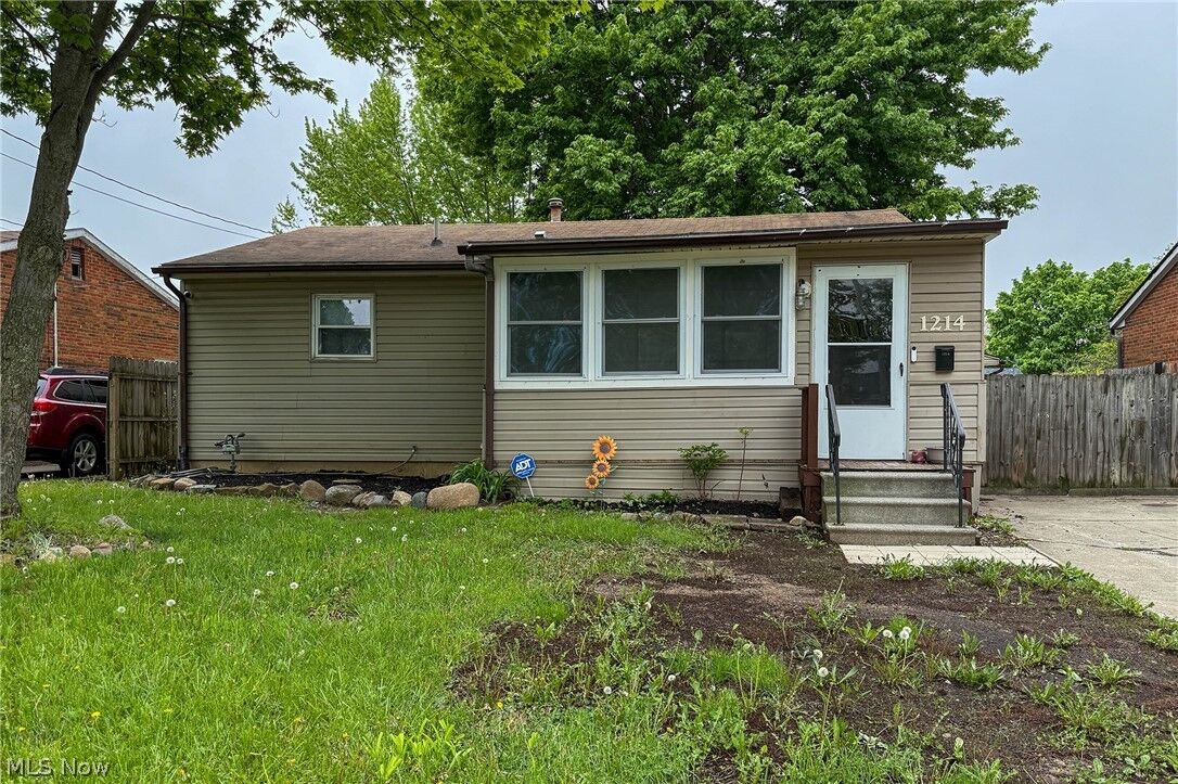 Property Photo:  1214 Pennsylvania Avenue  OH 44052 
