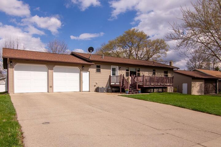 Property Photo:  811 Roosevelt Street  MN 56308 