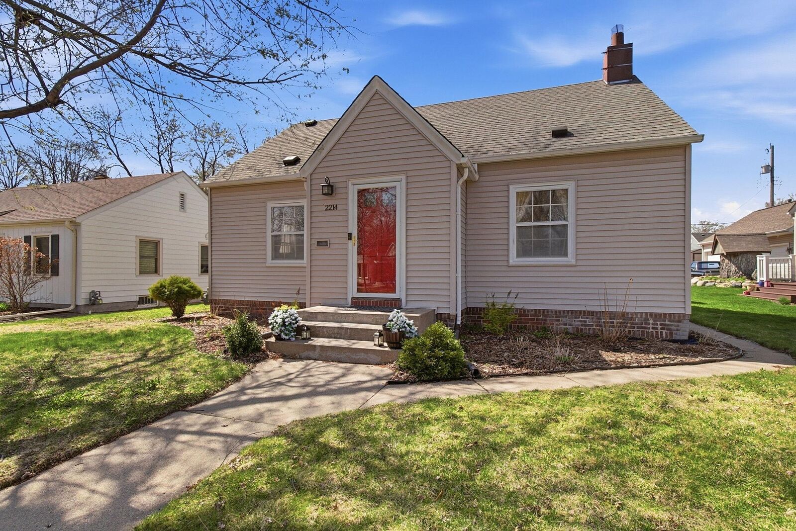 Property Photo:  2214 Taft Street NE  MN 55418 