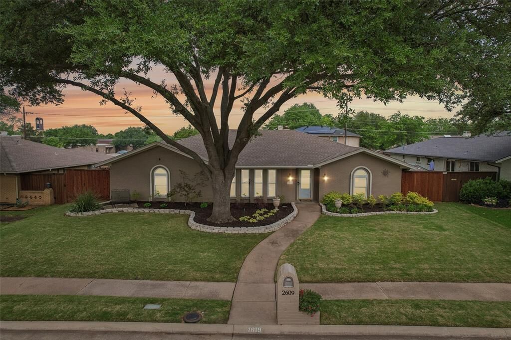 Property Photo: 2609 Grandview Drive TX 75075