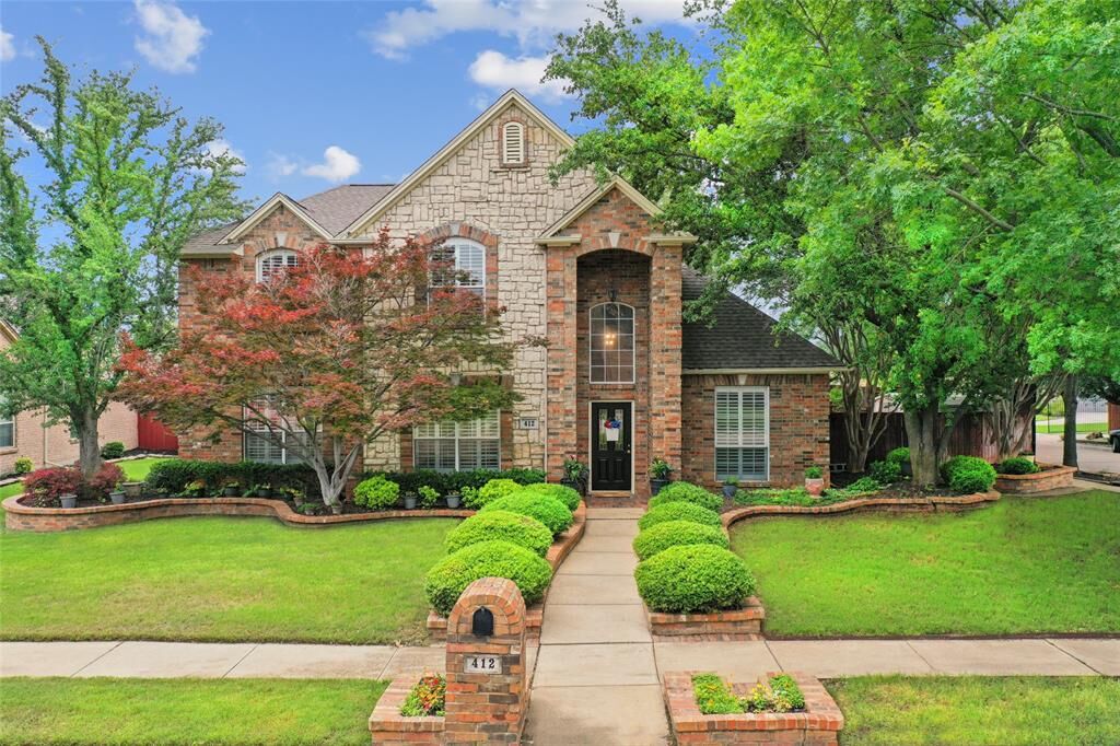 Property Photo:  412 Vasey Oak Drive  TX 76248 