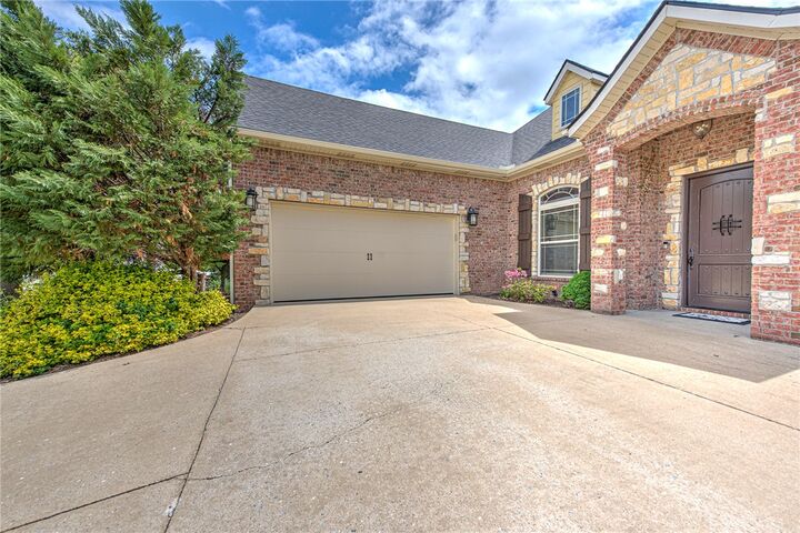 Property Photo: 4312 W Woodview Drive AR 72758