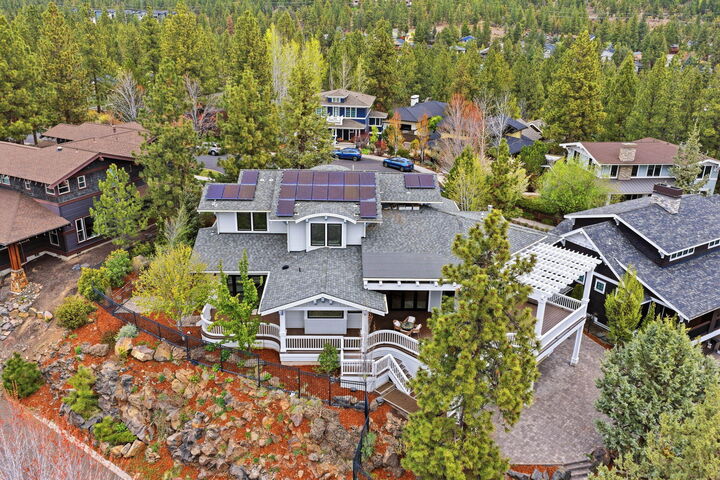 Property Photo:  2433 NW Sacagawea Lane  OR 97703 