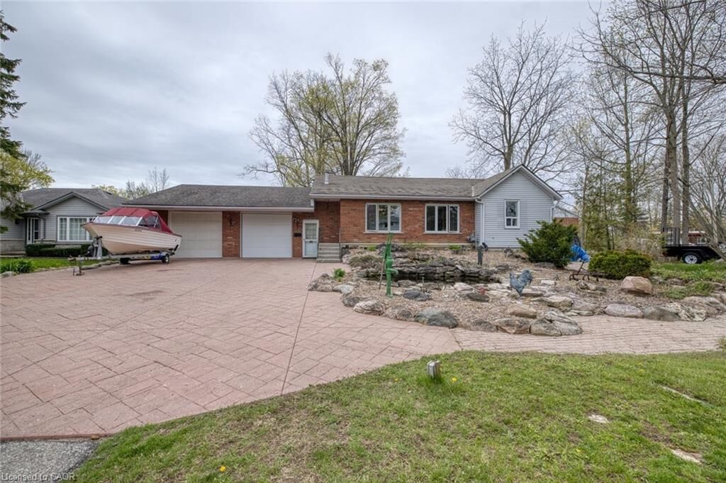 Property Photo: 638 Broad Street W ON N1A 1T7