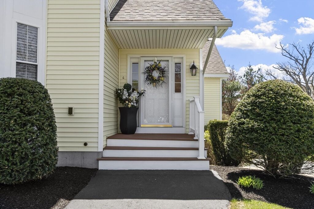 Property Photo:  4 Meagans  Way 4  MA 01832 