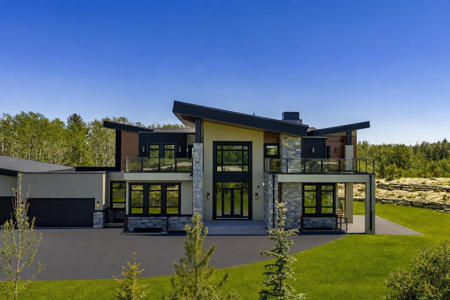 Property Photo: 7 Silverhorn Terrace AB T3R 0X3