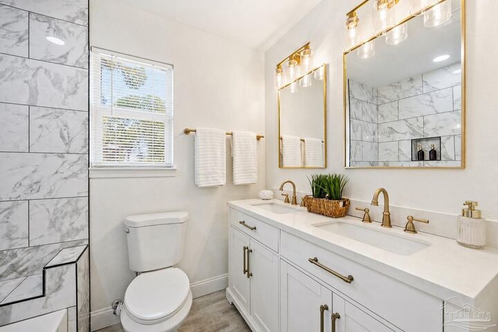 Property Photo:  325 N S St  FL 32505 