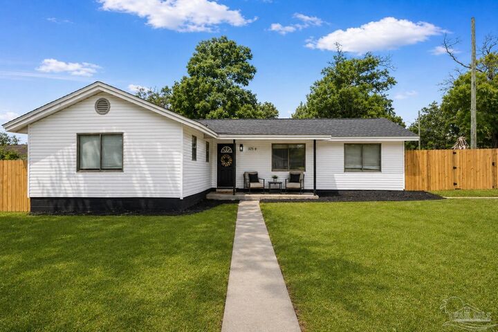 Property Photo: 325 N S St FL 32505