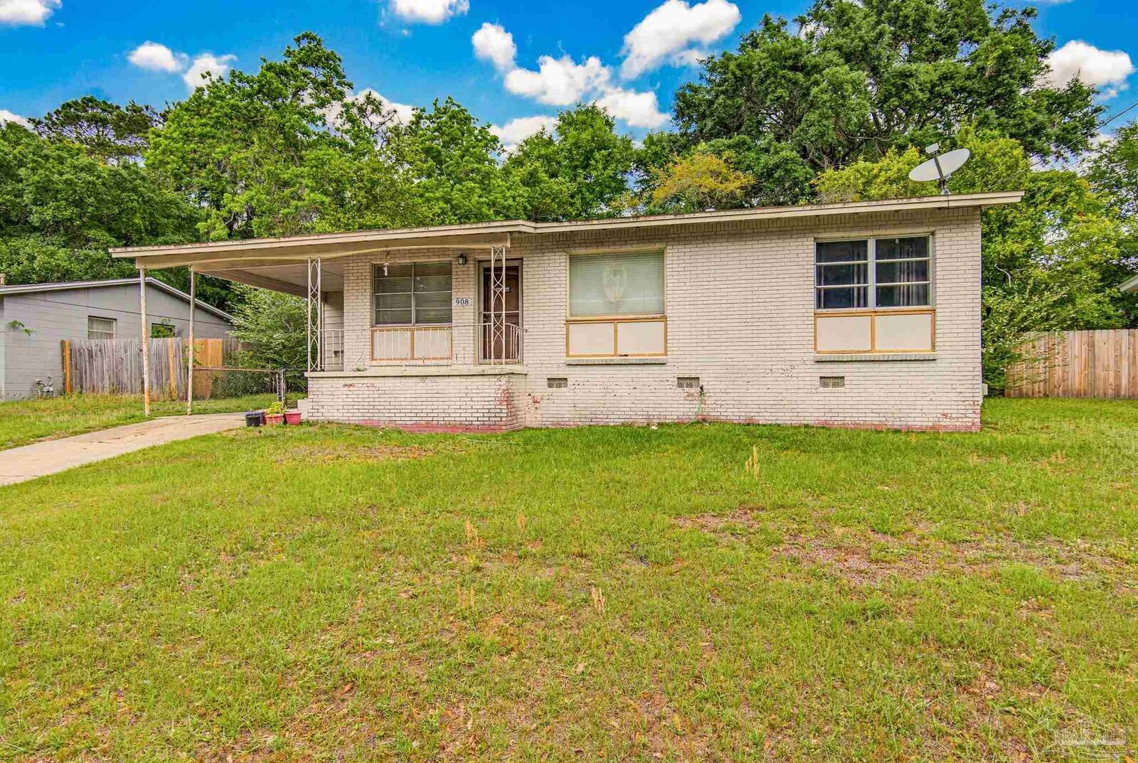 Property Photo:  908 Blue Springs Dr  FL 32505 