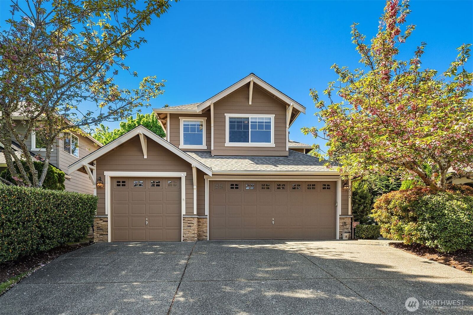 Property Photo:  3517  211th Pl SE  WA 98075 