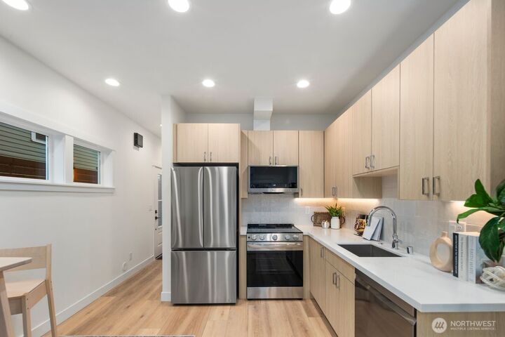 Property Photo:  1004 N 48th Street B  WA 98103 