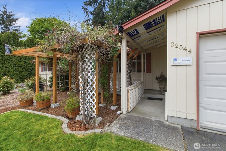 Property Photo:  32544  24th Avenue SW  WA 98023 