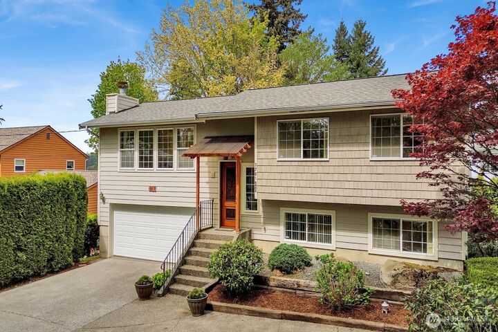 Property Photo: 3701 Knox Avenue WA 98229