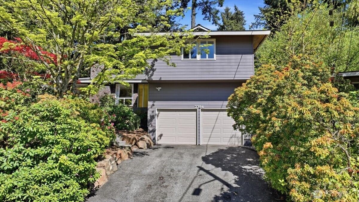 Property Photo:  3754 NE 194th Street  WA 98155 
