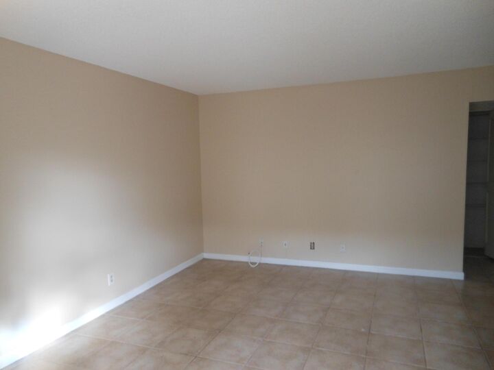 Property Photo:  205 NE 3rd Street NE 102  FL 33435 