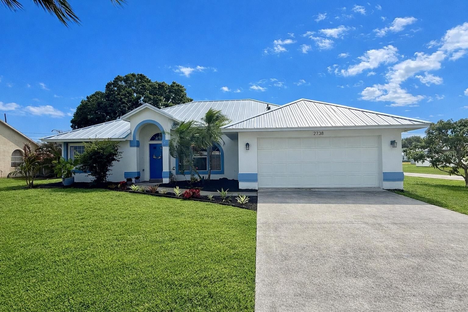Property Photo:  2738 SW District Avenue  FL 34953 