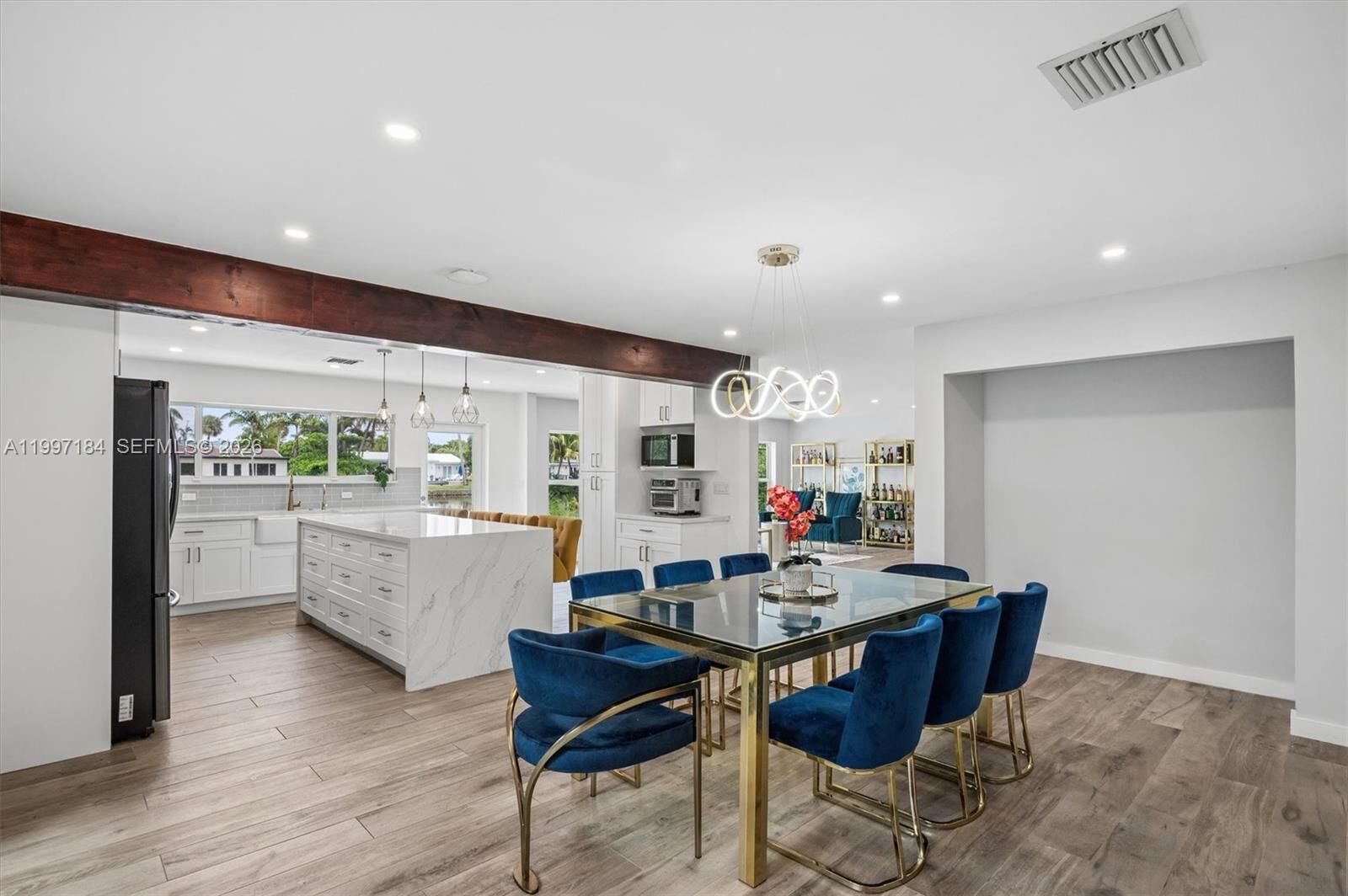 Property Photo:  717 NW 30th St  FL 33311 