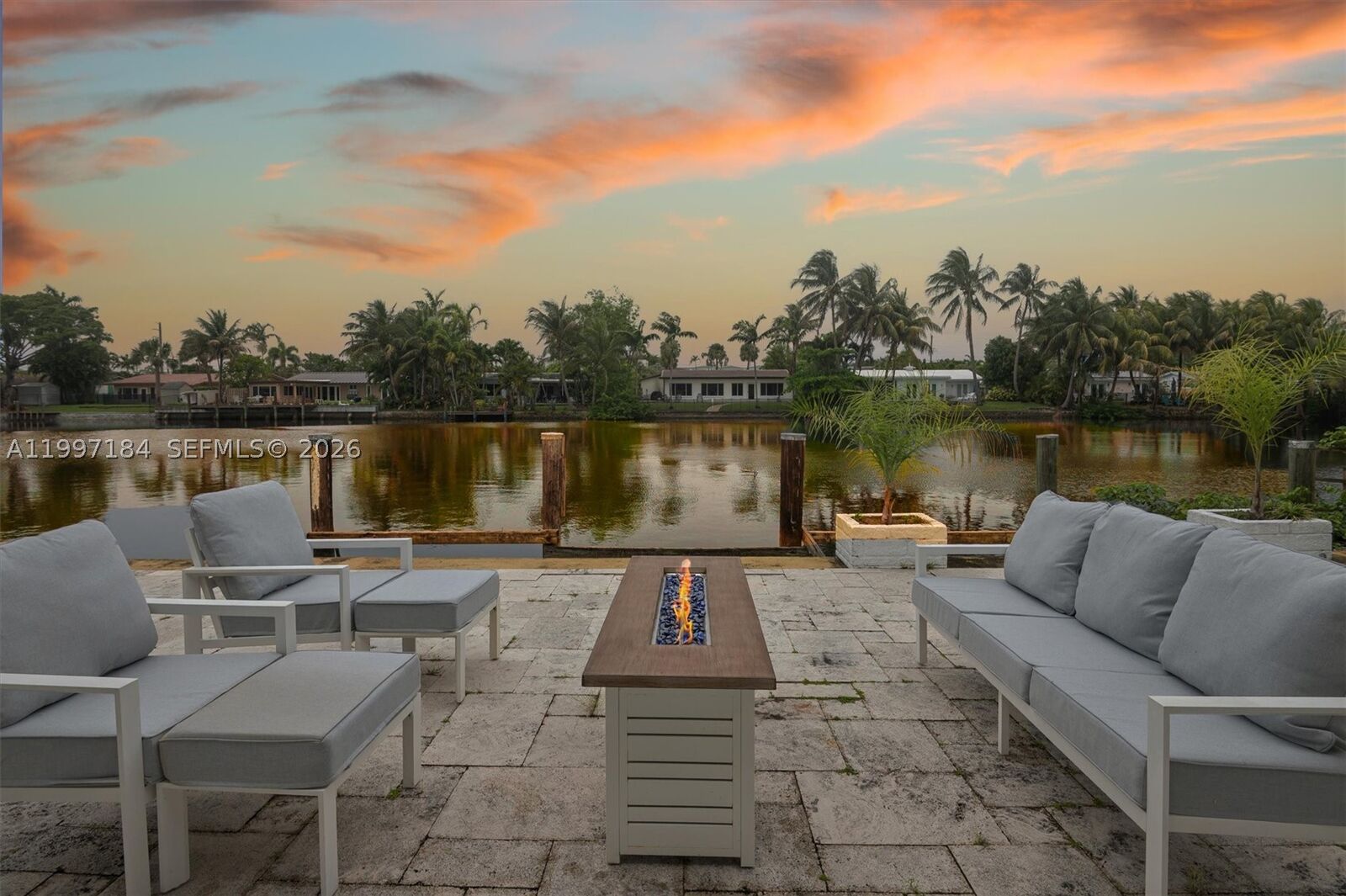 Property Photo:  717 NW 30th St  FL 33311 
