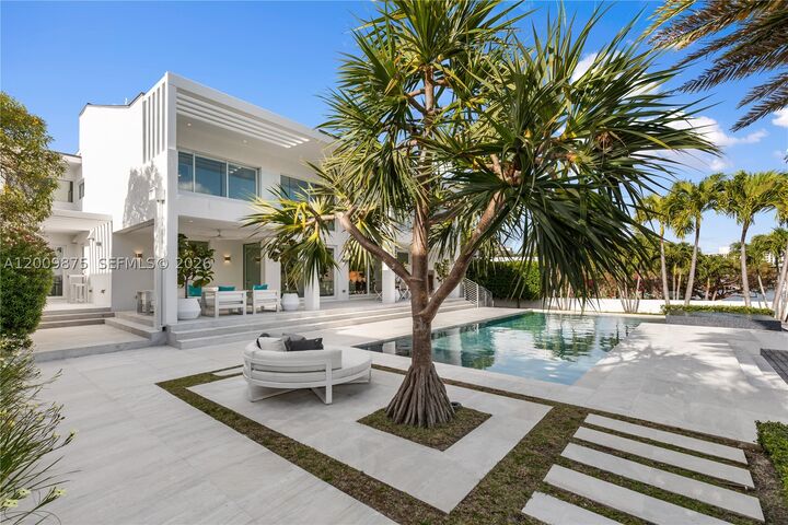 Property Photo: 120 Knollwood Dr FL 33149