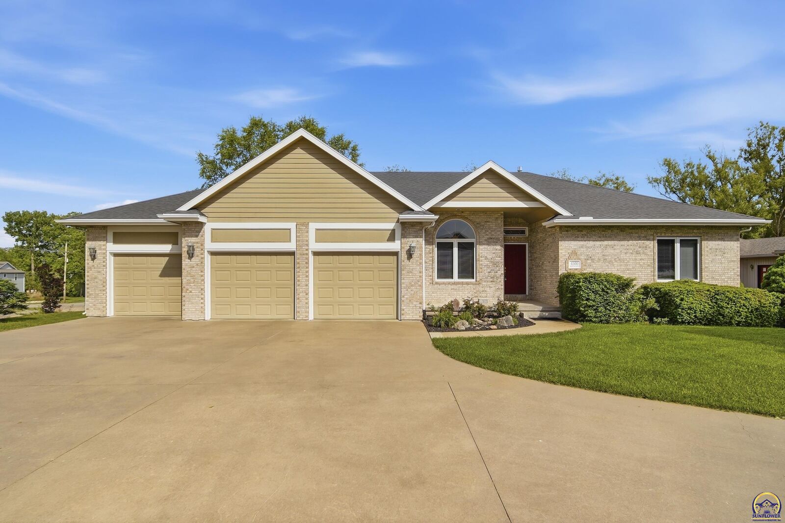 Property Photo:  4500 SW Moundview Dr  KS 66610 