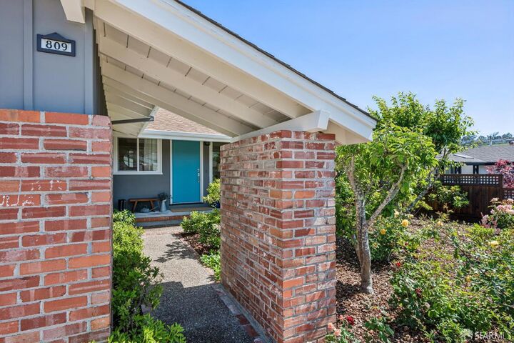 Property Photo:  809 Mosswood Lane  CA 94030 