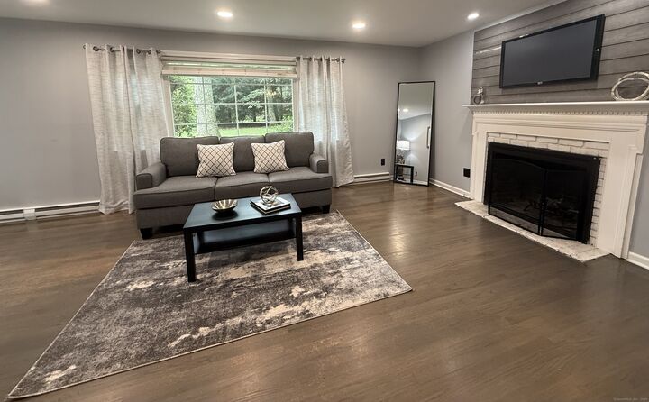 Property Photo:  9 Monroe Lane  CT 06443 