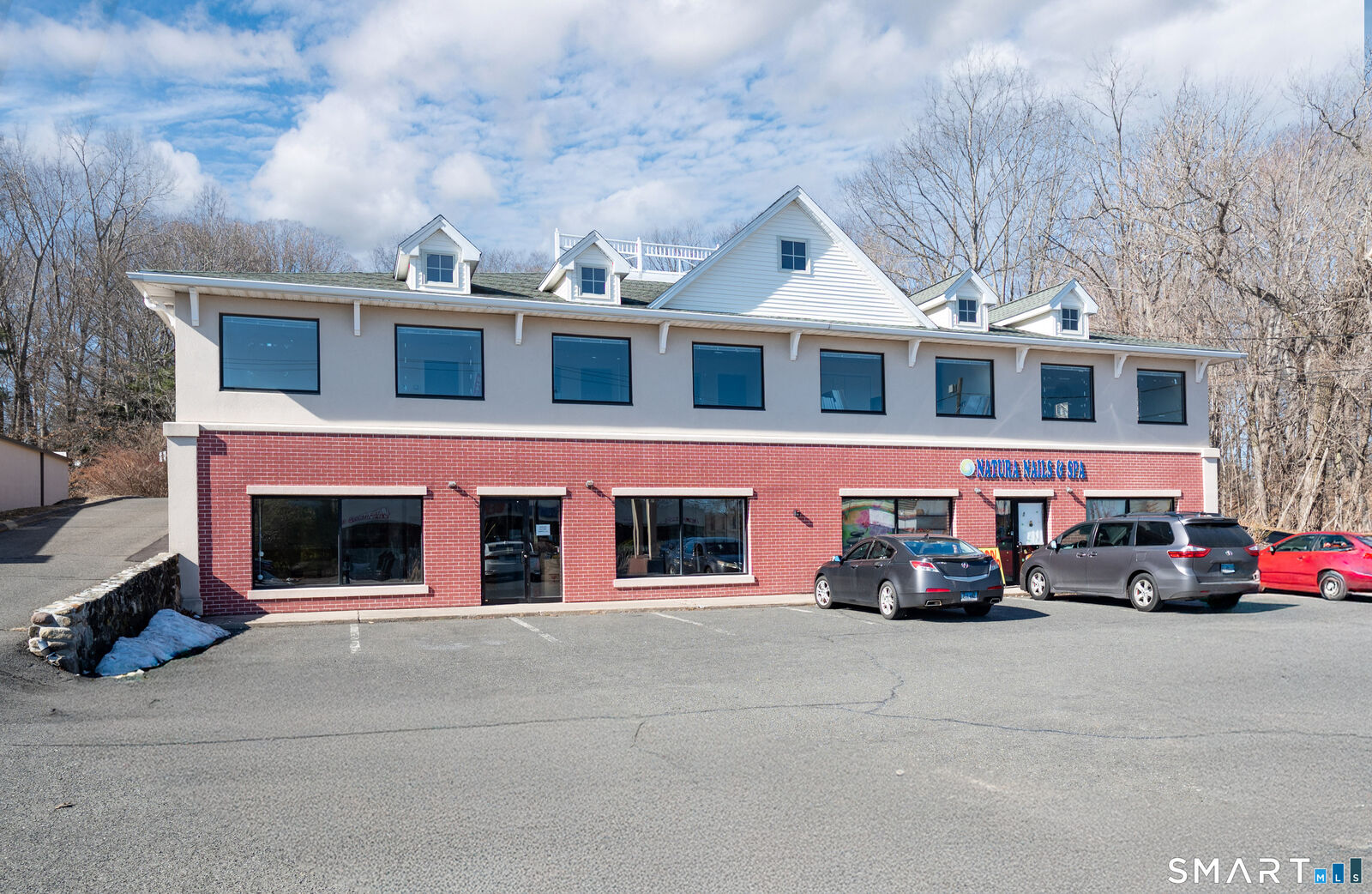Property Photo:  477 Boston Post Road 2E  CT 06477 