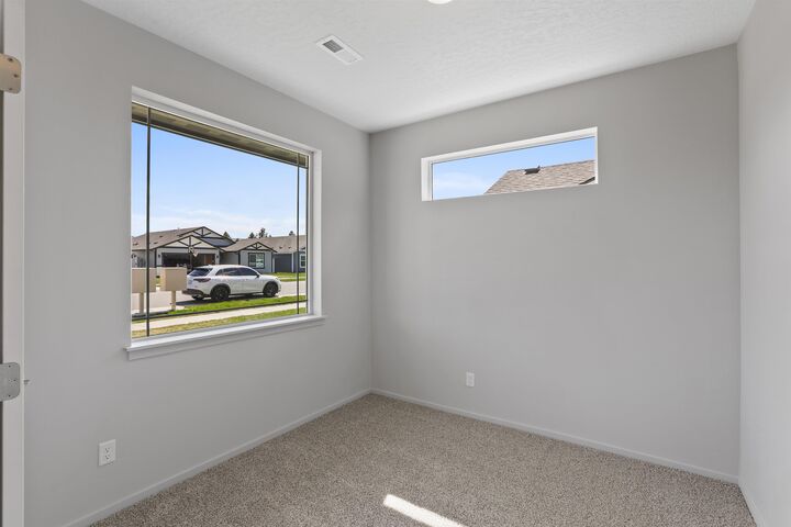 Property Photo:  509 N Arc Ct  WA 99016 