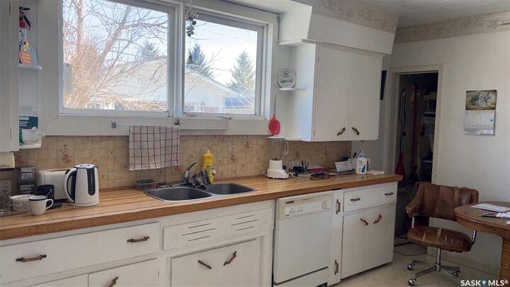 Property Photo: 338 1st Avenue NW SK S0A 3B0