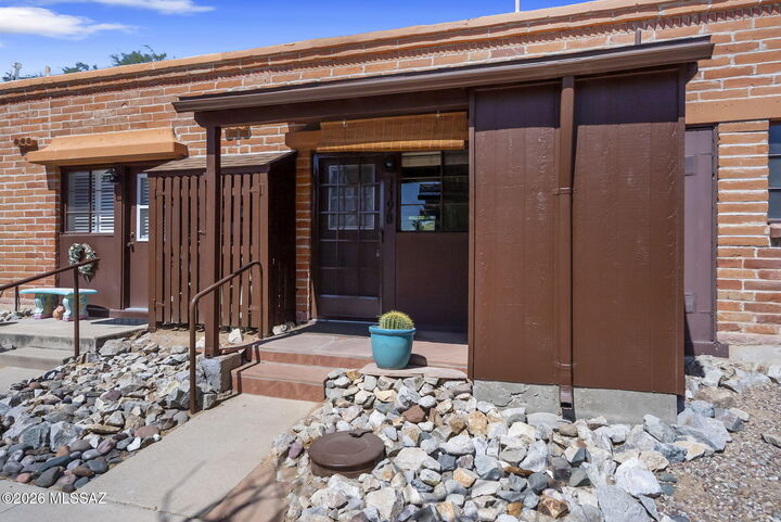 Property Photo:  119 S Paseo Tierra  AZ 85614 