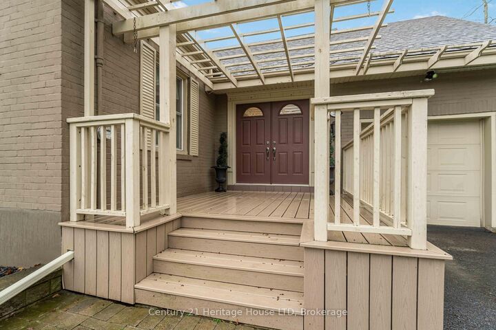 Property Photo: 25 Glenview Avenue ON L3C 4K2