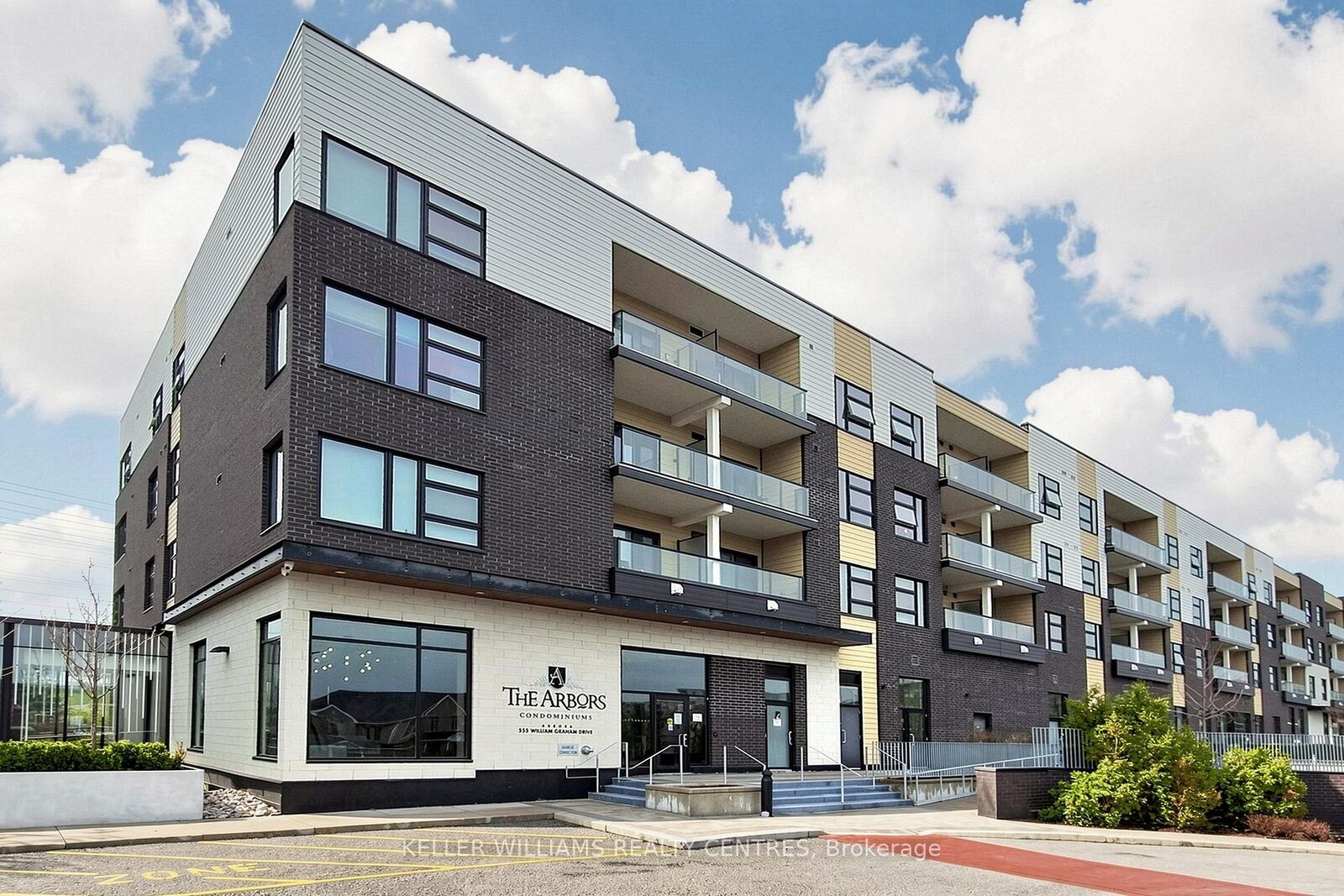 Property Photo: 555 William Graham Drive 101 ON L4G 3H9
